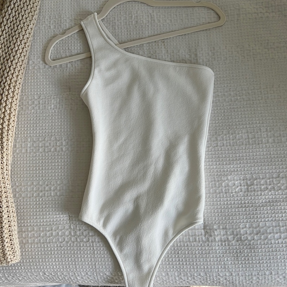 Show me your Mumu white one shoulder body suit - size small
